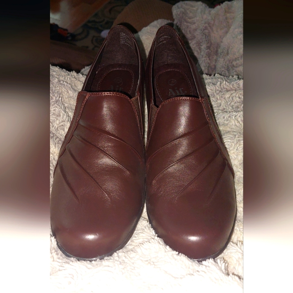 Air walk women's Brown shoes NWT never worn. Size 12M with 2 inch heel.